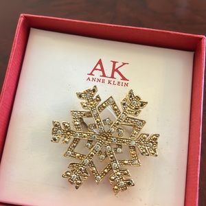 Anne Klein Snowflake Brooch - Gold tone**VINTAGE** **NEVER WORN - NEW IN BOX**